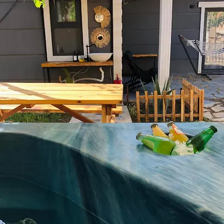 Isik , A Happy Vacation Story Prázdninový dům *