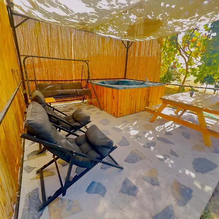 Isik , A Happy Vacation Story Prázdninový dům